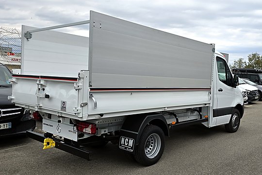 Benne basculante à grandes rehausses aluminium sur Mercedes Sprinter