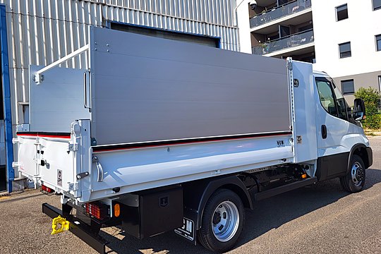 Benne basculante à grandes rehausses sur Iveco Daily