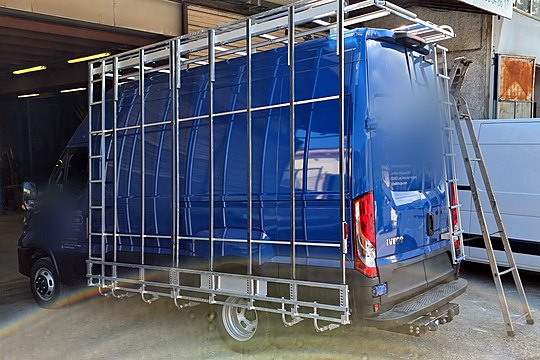 Galerie porte-vitres sur fourgon Iveco Daily